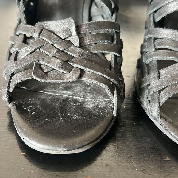 Tory Burch Tevray Wedge Sandals - Picture 5 of 12